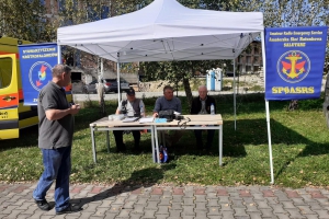 stoisko z ulotkami