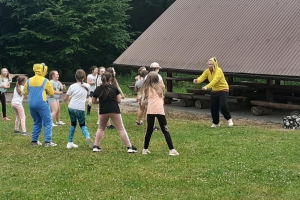 dzieci podczas zabawy