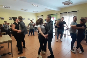zespół podczas próby tańca