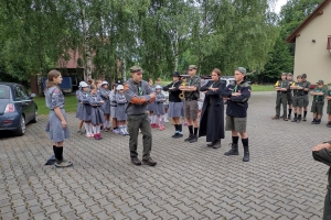 zuchy podczas apelu